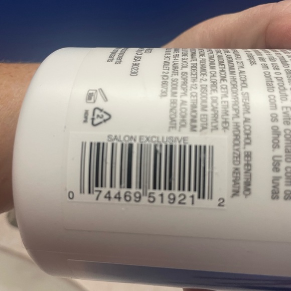 Joico Color Balance Blue Conditioner 33.8 oz. - Picture 8 of 9